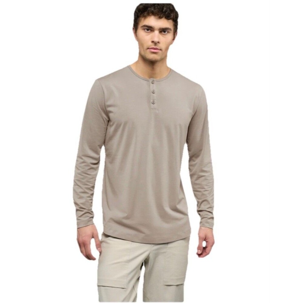 CUTS Clothing Men's PYCA Pro Long Sleeve Elongated Hem Henley Shirt Grey Medium
